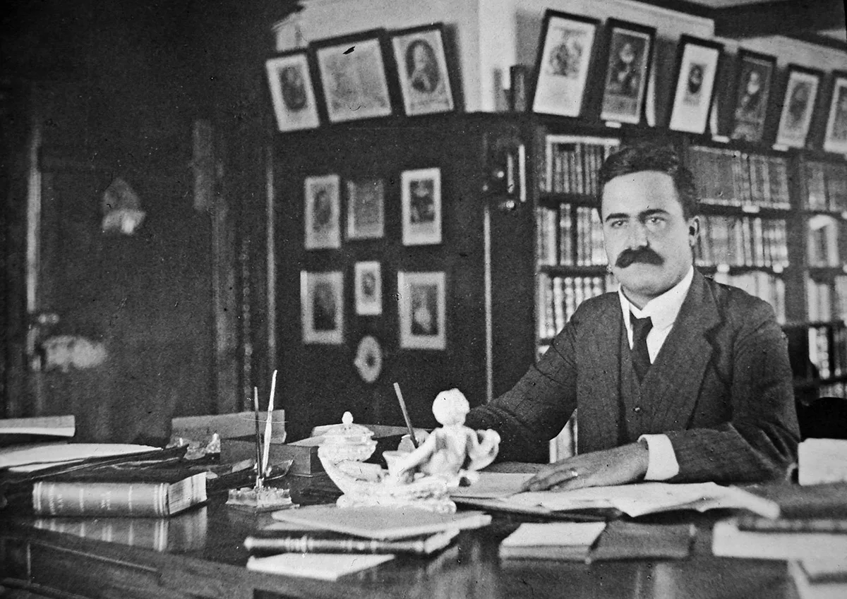 Max Huber in seinem Arbeits- und Studienzimmer auf Schloss Wyden.
