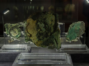 Der Mechanismus von Antikytheria ist heute im Archäologischen Nationalmuseum in Athen zu bewundern.