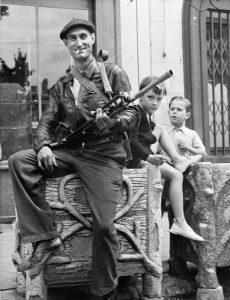 Un membre des Forces françaises libres, en 1944.
