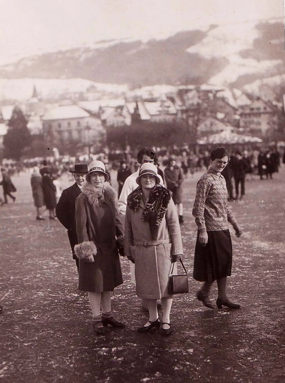 Alltagsmode anno 1929, während der Seegförni auf dem Zugersee.