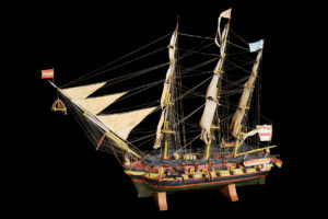 Now on display at Museum Zofingen: the Eleftheria model ship, 150 cm long. The red-and-white flag of the commune of Zofingen was attached by the Greeks, while the Greek flag is a later addition.