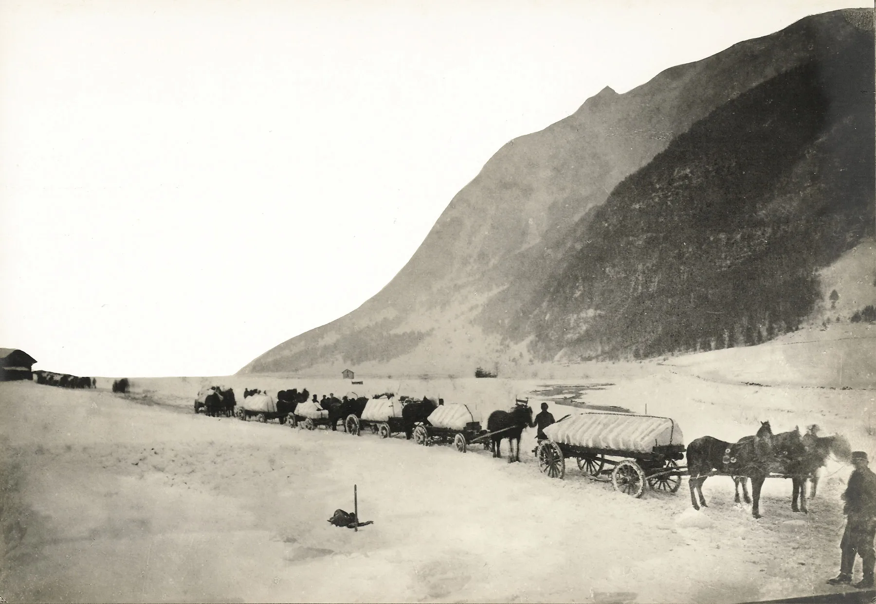 Das im Klöntalersee abgebaute Eis wurde mit Pferdewagen transportiert, 1876.