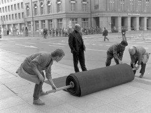 En janvier 1994, le tapis rouge est déroulé devant le Palais fédéral.
