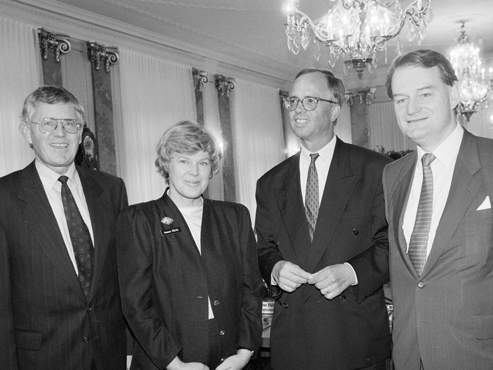 Treffen der Neutralen. Von links: Bundesrat Kaspar Villiger, Finnlands Elisabeth Rehn, Österreichs Werner Fasslabend und Schwedens Anders Björck im Bernerhof in Bern.