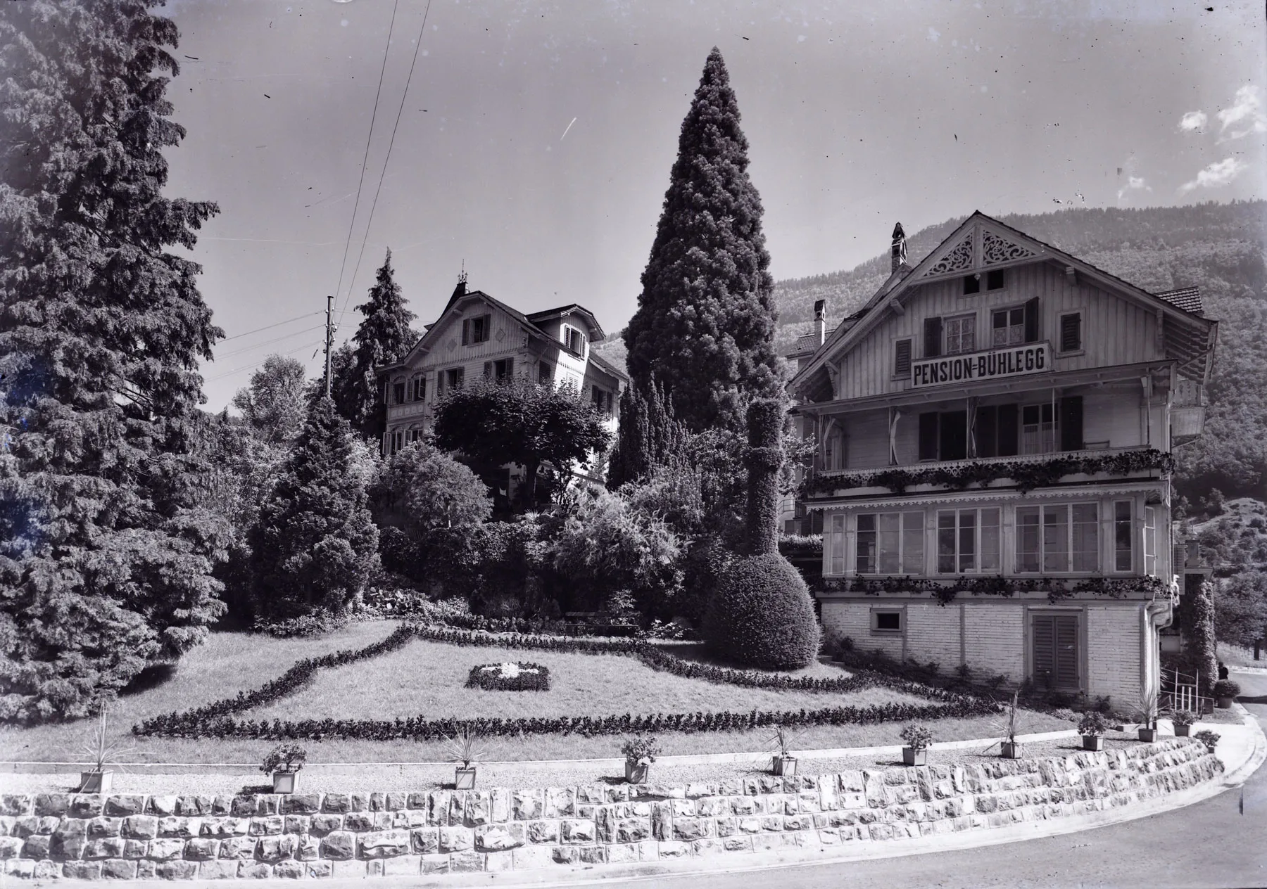 Blick auf die Pension Bühlegg mit dem Anbau auf der linken Seite, in dem Mark Twain mit seiner Familie wohnte.
