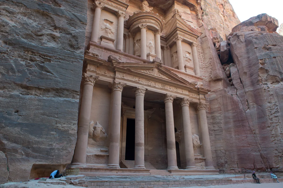 Al-Khazneh (Die Schatzkammer) in Petra, Jordanien.