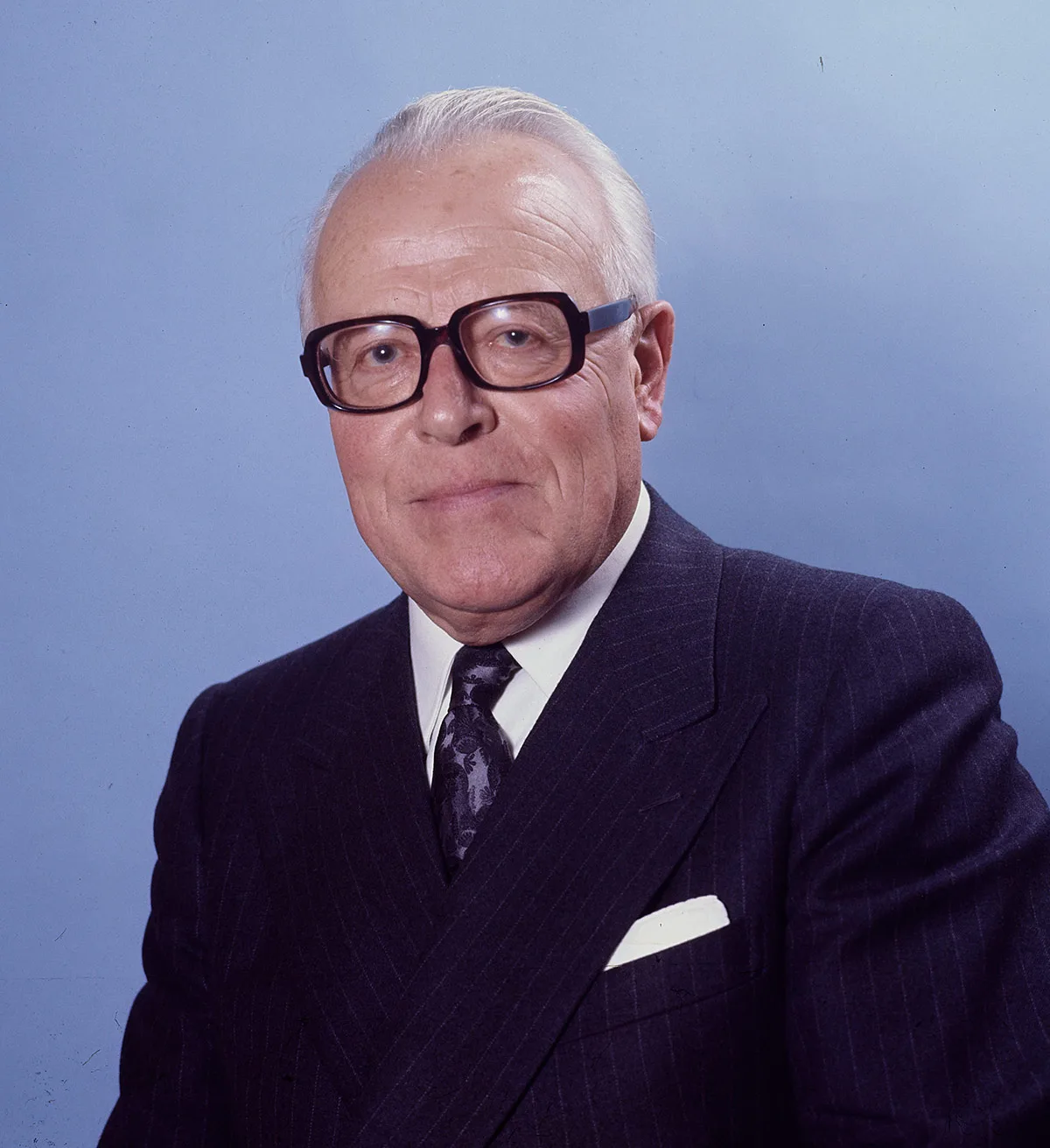 Porträt von Bundesrat Pierre Graber, aufgenommen im Dezember 1971.