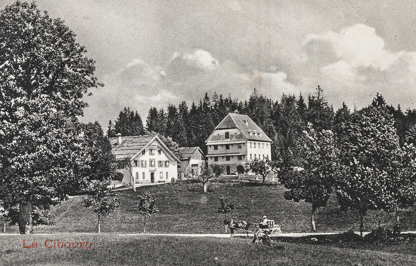 Postkarte mit dem Bauernhof in La Cibourg, wo die Tapete die Wände eines Salons im ersten Stock des Hauses links schmückte.