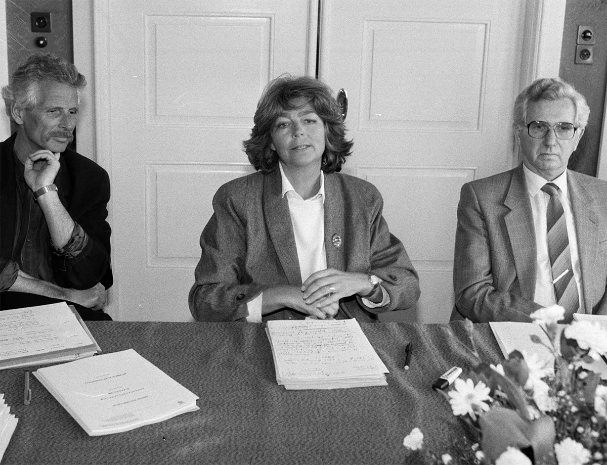 Die bernische Erziehungsdirektorin Leni Robert betonte an der Pressekonferenz im März 1990, dass Computer für die Schule wichtig seien, es aber eine kritische Annäherung brauche.