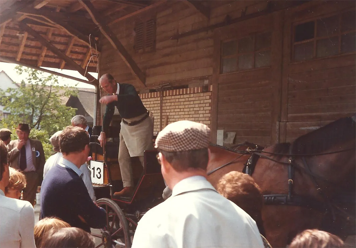 Auch der Royal musste sich der Kontrolle unterziehen: hier 1981 in Niederwil im Kanton Zug.