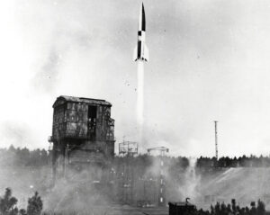Banc d’essais de la fusée V2 des nazis à Peenemünde, en octobre 1942.