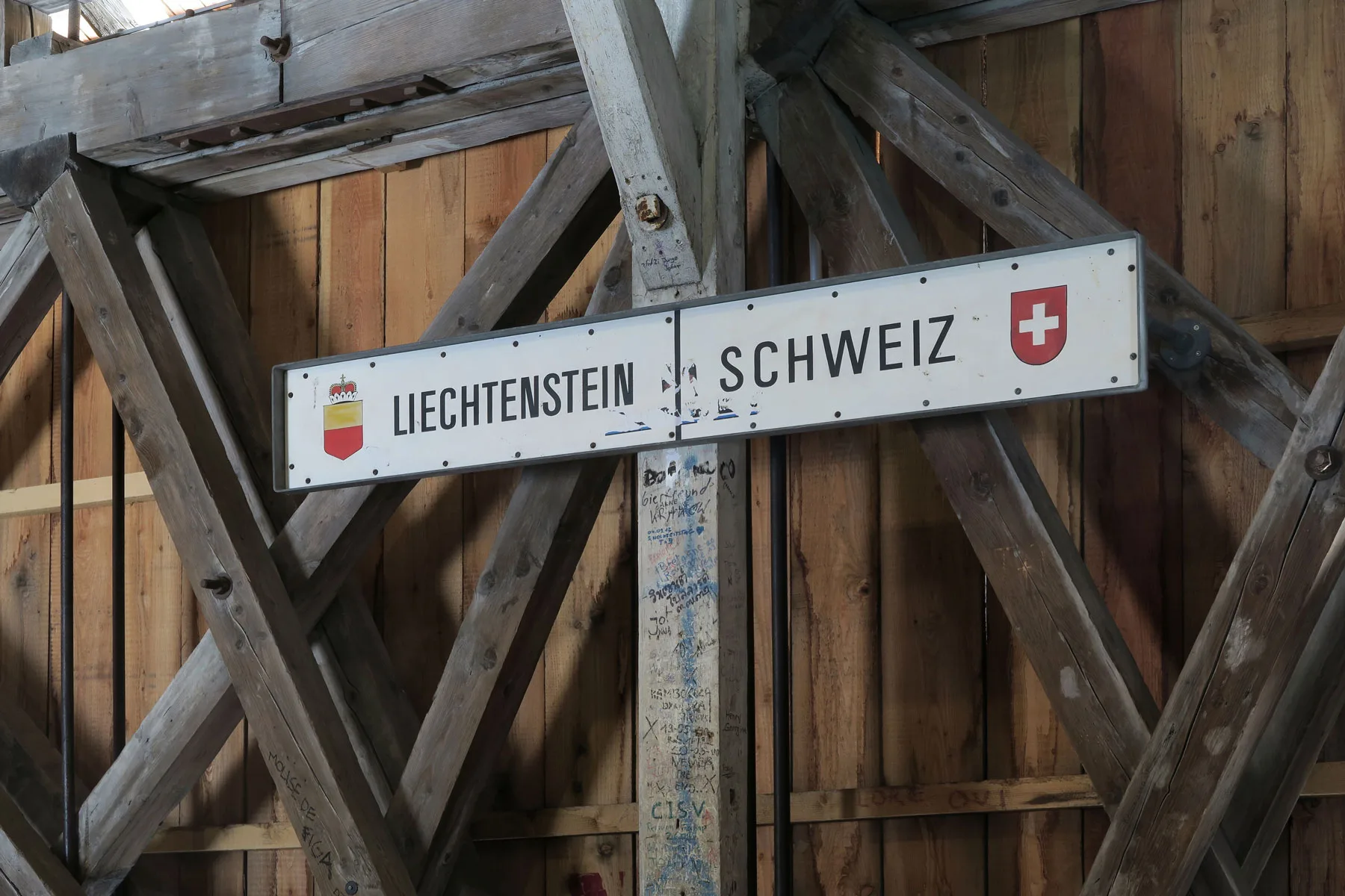 Das Fürstentum Liechtenstein und die Schweiz sind nicht nur mit der Rheinbrücke verbunden.