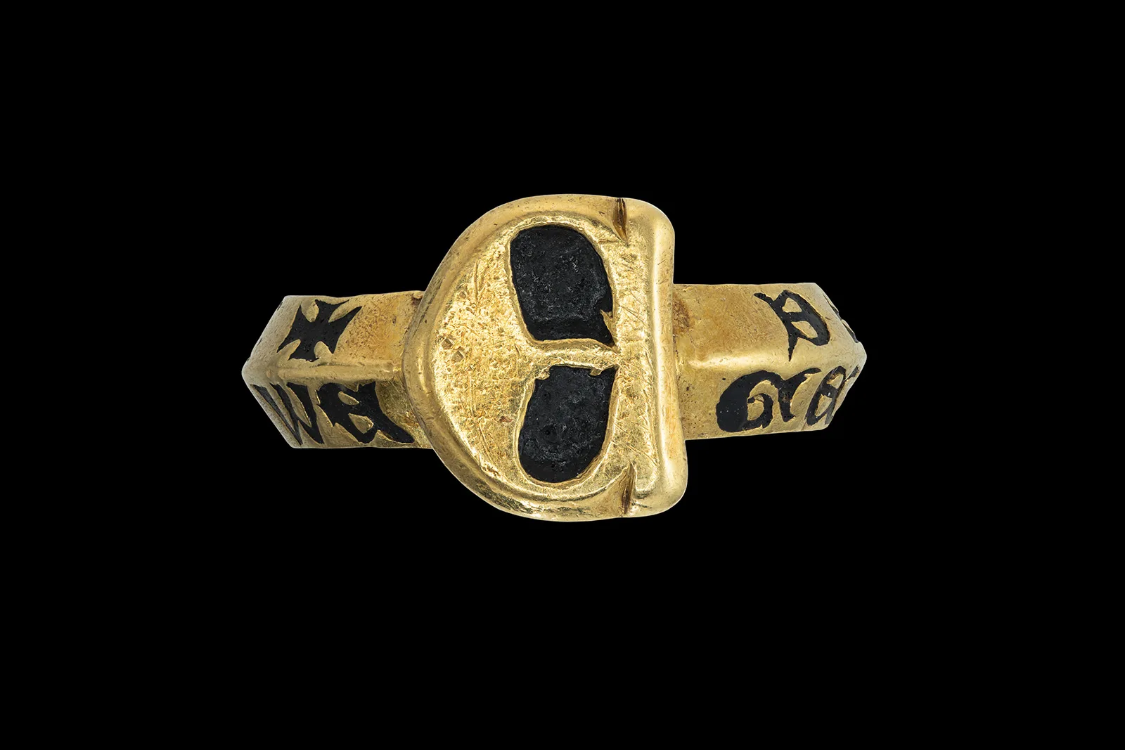 Ring aus Gold und Email, mit Aufschrift «ICH HOFFE/GE NADA VROWE», 1330-1350.