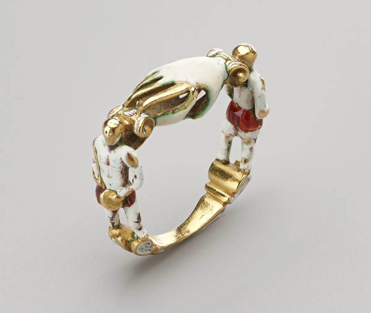 Ring aus Gold und Email mit Karyatidenfiguren und verschränkten rechten Händen, Atelier Bossard, 1868-1901.