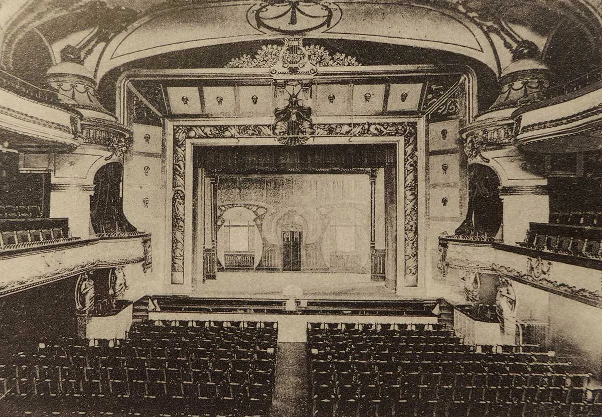 Le théâtre Apollo de Sarrebruck, vers 1900.