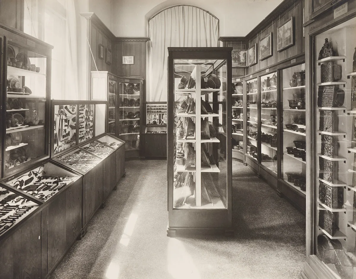 Das archäologische Kabinett der Sammlung Hallwil im Landesmuseum Zürich. Das Foto entstand 1927.