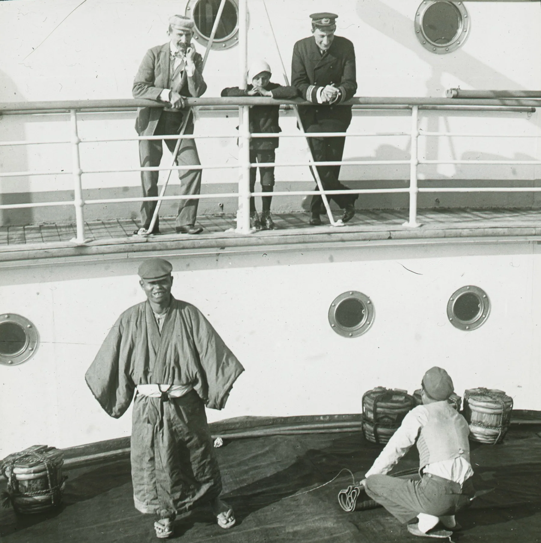Auf der Überfahrt von Japan nach San Francisco mit dem Dampfschiff America Maru fotografierte Schiffmann chinesische Boys, 1902.