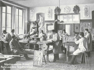 Cours à l’École de sculpture sur bois de Brienz, vers 1900.