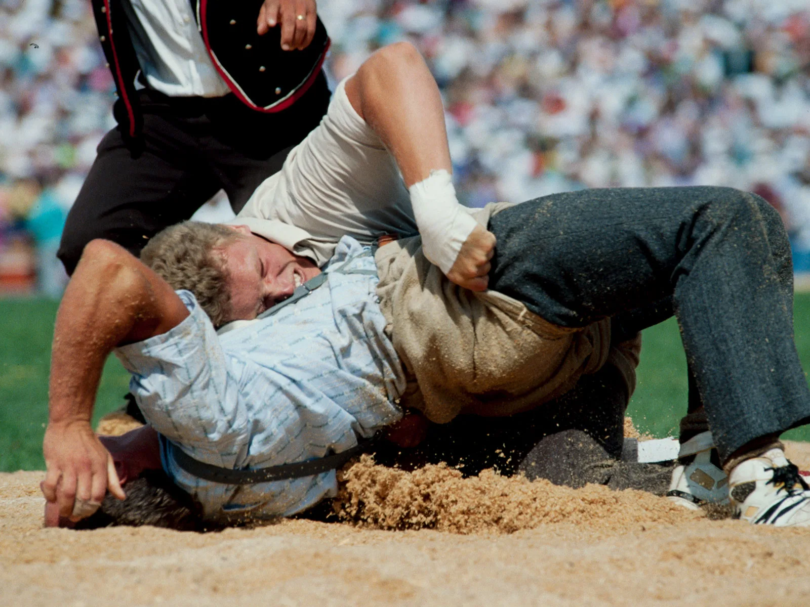 Mann gegen Mann am Schwingfest Olten, 1992.