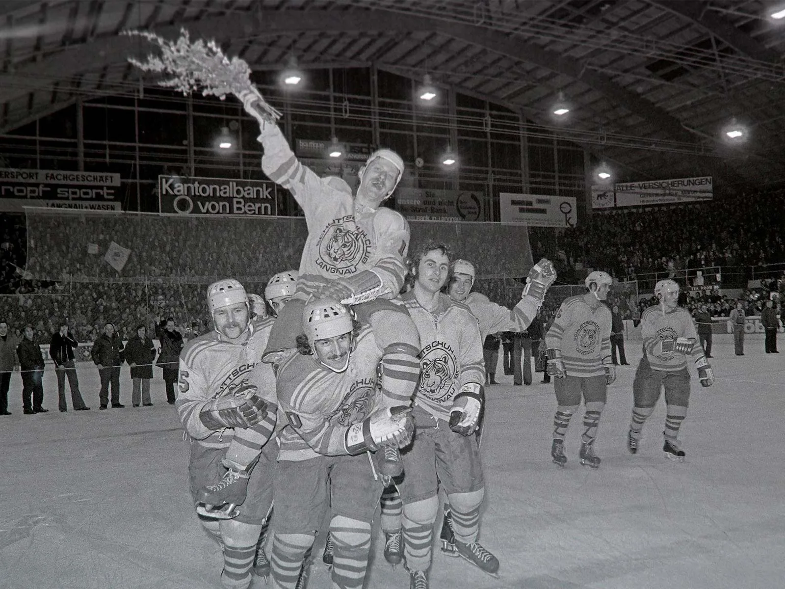 Die Tiger am Ziel ihrer Träume: Schweizermeister 1976.