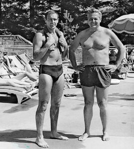 Sean Connery und Bürgenstock-Hotelier Fritz Frey junior am Hotelpool, 1964.