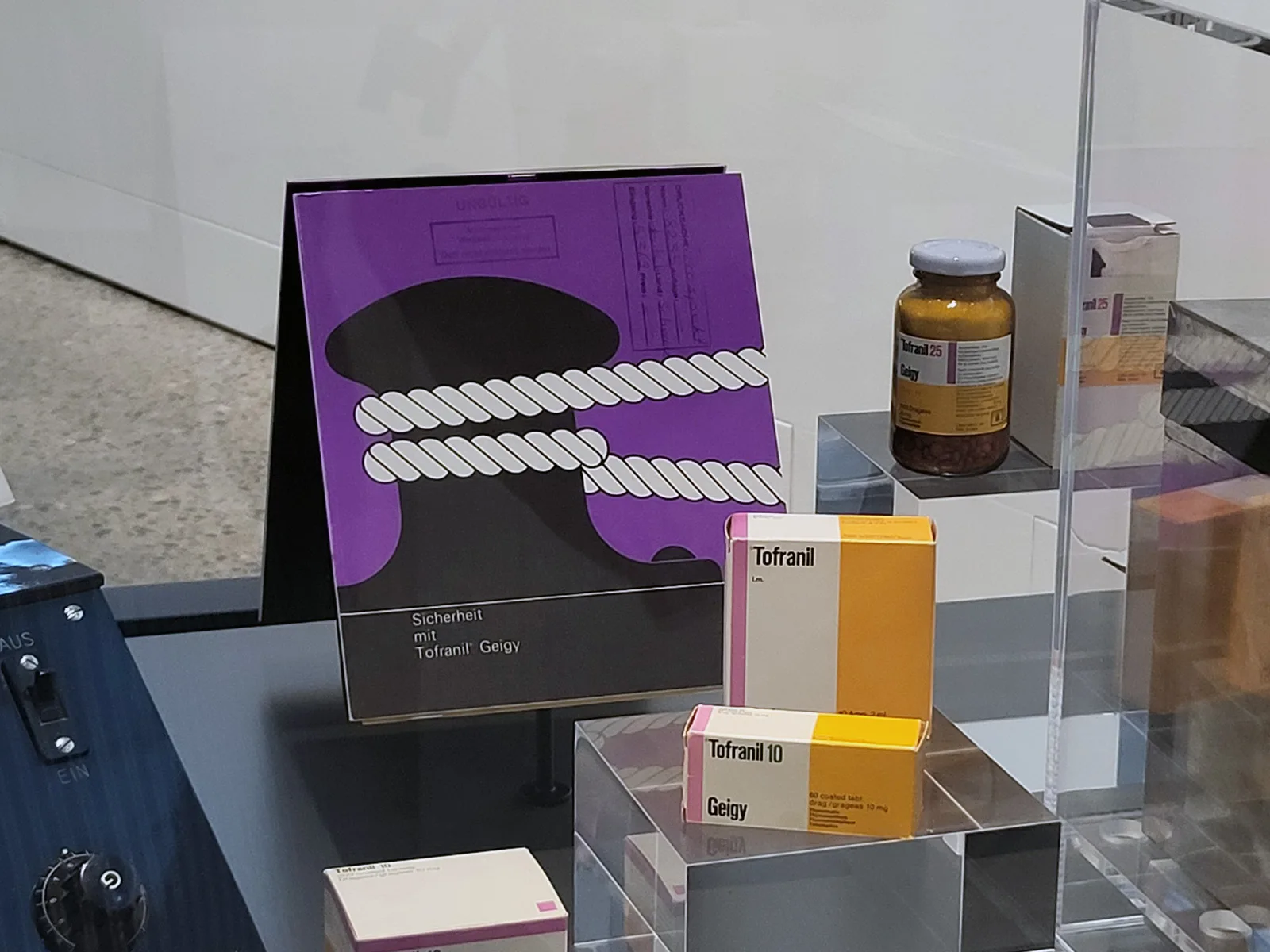 «Sicherheit mit Tofranil»: Die Werbung für das Medikament aus dem Hause Geigy stellt Medikamente als sichere und effektive Lösungen für psychische Erkrankungen dar.