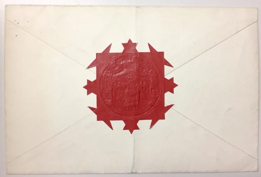 Der Umschlag zum Dankesschreiben des Kaisers. Das Klebesiegel zeigt das kaiserliche Wappen mit dem «Siegreichen Löwen aus dem Stamm Juda» auf dem Thron.