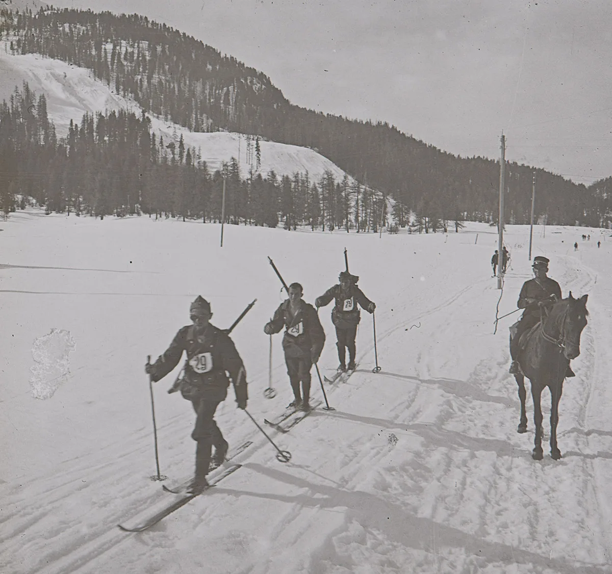 Skipatrouillen-Wettlauf 1916 im Engadin.