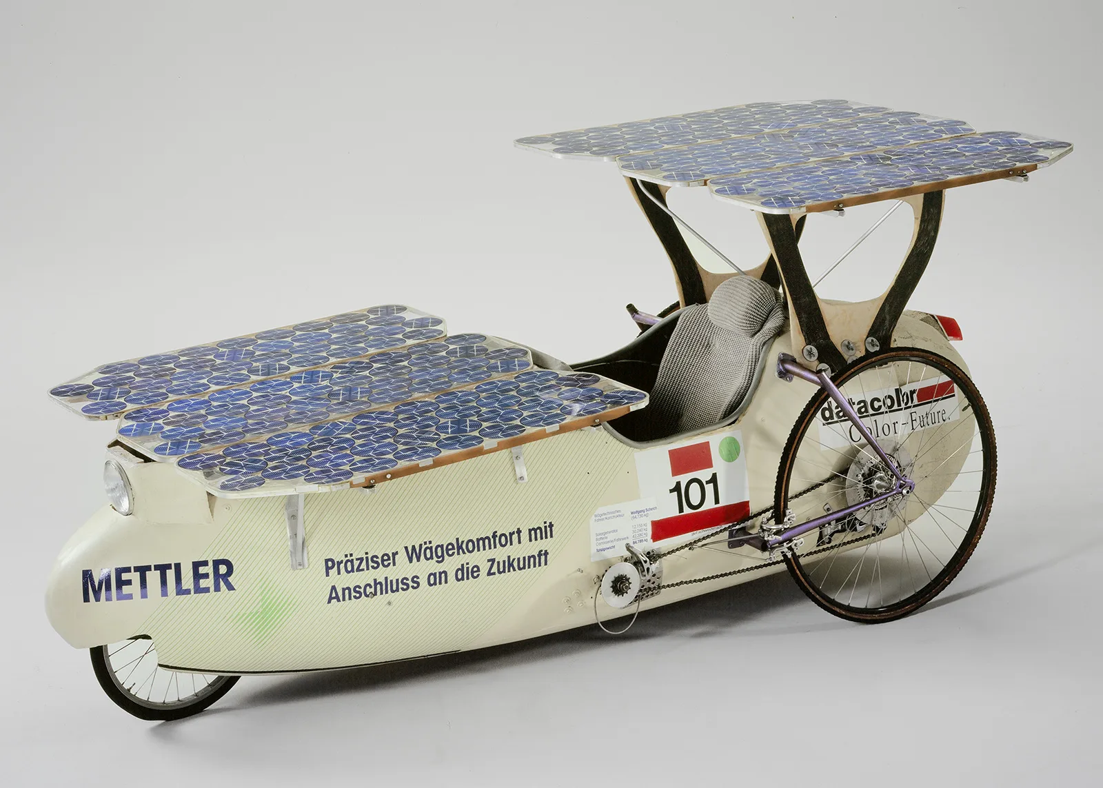 Solarmobil gebaut und gefahren von Wolfgang Schleich. An der ersten «Tour de Sol» 1985 erreichte er mit diesem Gefährt den dritten Platz.