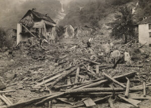 1924 zerstört ein Erdrutsch einen Teil des Dorfes Someo im Valle Maggia.