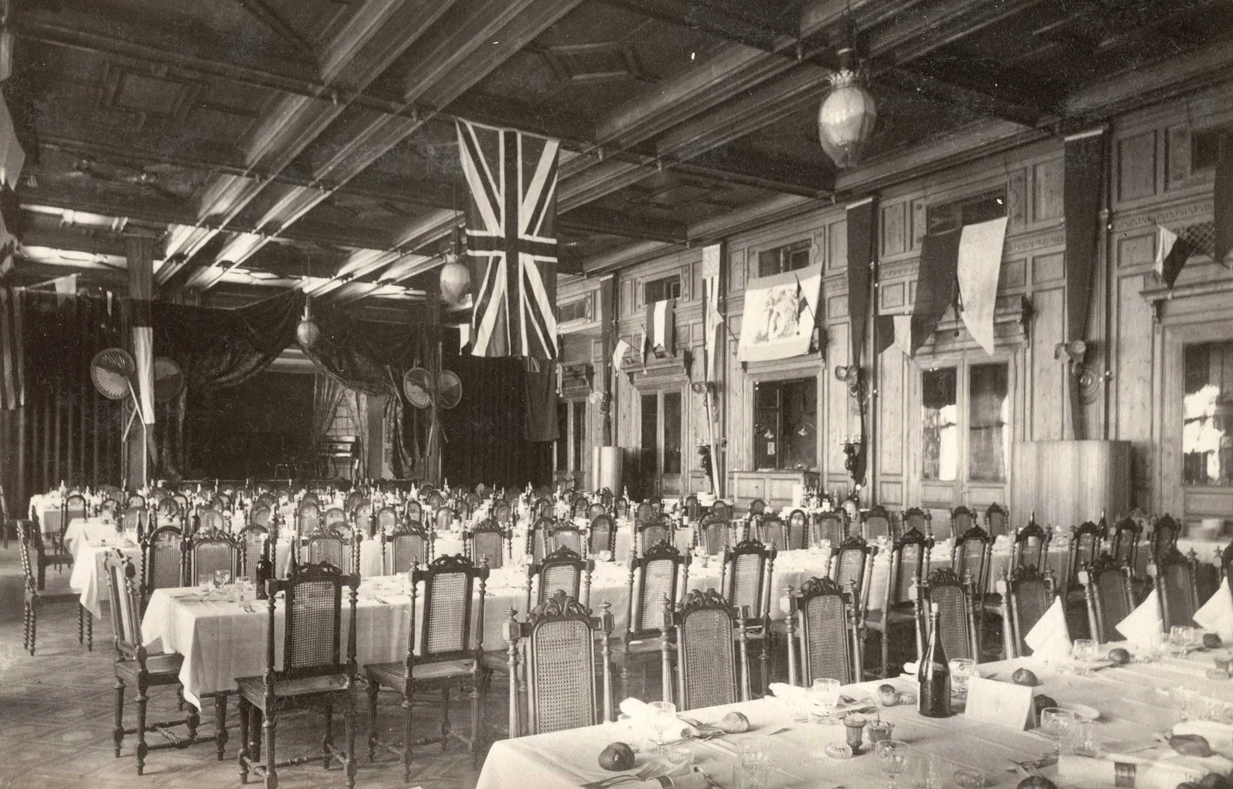 In diesem Speisesaal brannte am 18. Juli 1879 das erste elektrische Licht der Schweiz.