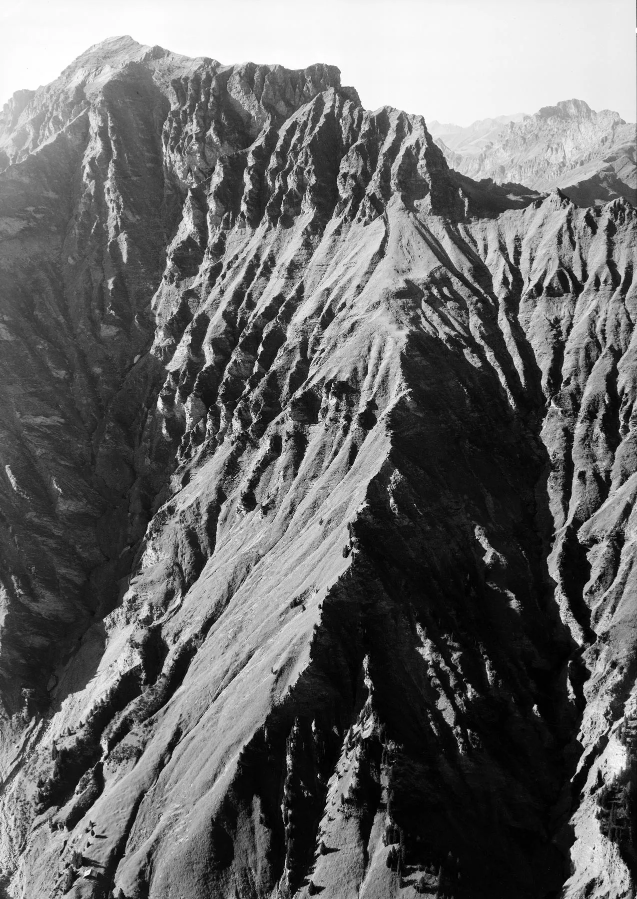 Blick auf den zerfurchten Berg Gsür am Südrand der Niesenkette, die von Adelboden bis Frutigen läuft.