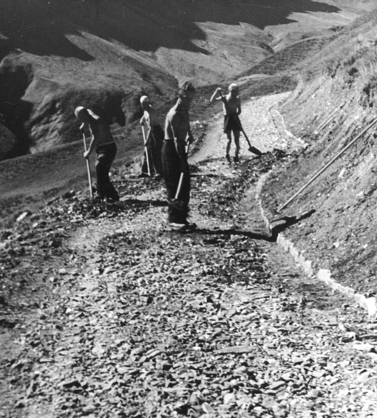 Strassenbauarbeiten im Talabschluss des Safientals.