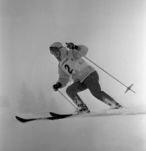 The 1932 world champion remained physically active into old age. Rösli Streiff at a veterans race in Grindelwald in 1963.