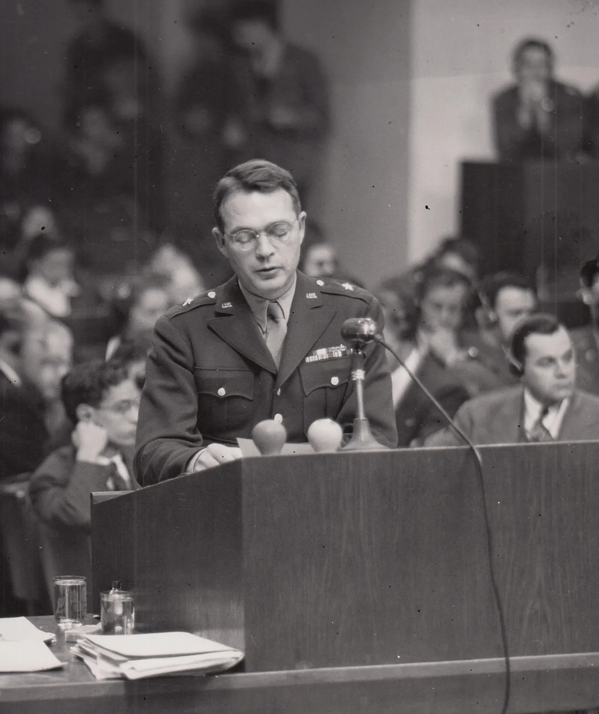 Telford Taylor, amerikanischer Chefankläger, im Dezember 1946 an den Nürnberger Prozessen.