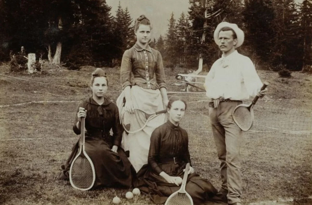 Tennis in den Bergen. Arosa, um 1890.