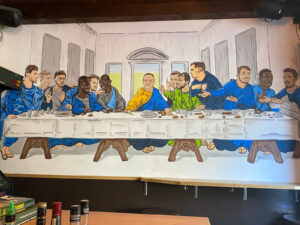 Inspired by Leonardo da Vinci’s famous “Last Supper”: FC Zurich mural in the Calvados sports bar.
