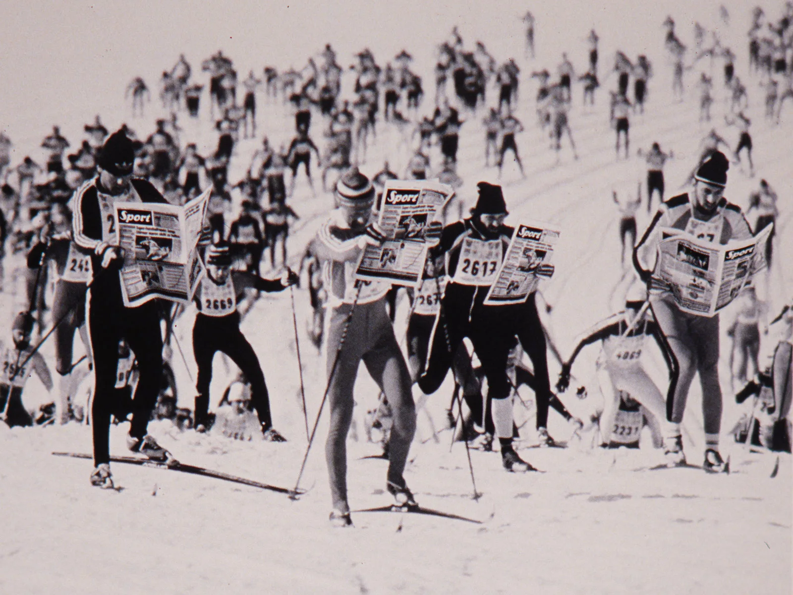 Sport und Werbung. Das passt manchmal zusammen, manchmal nicht, ist aber fast immer emotional. Werbung für die Zeitung «Sport» aus den 1980er-Jahren.