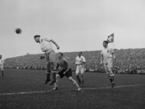 Match de finale de la Coupe opposant le GC à Lausanne, 1946 à Berne.