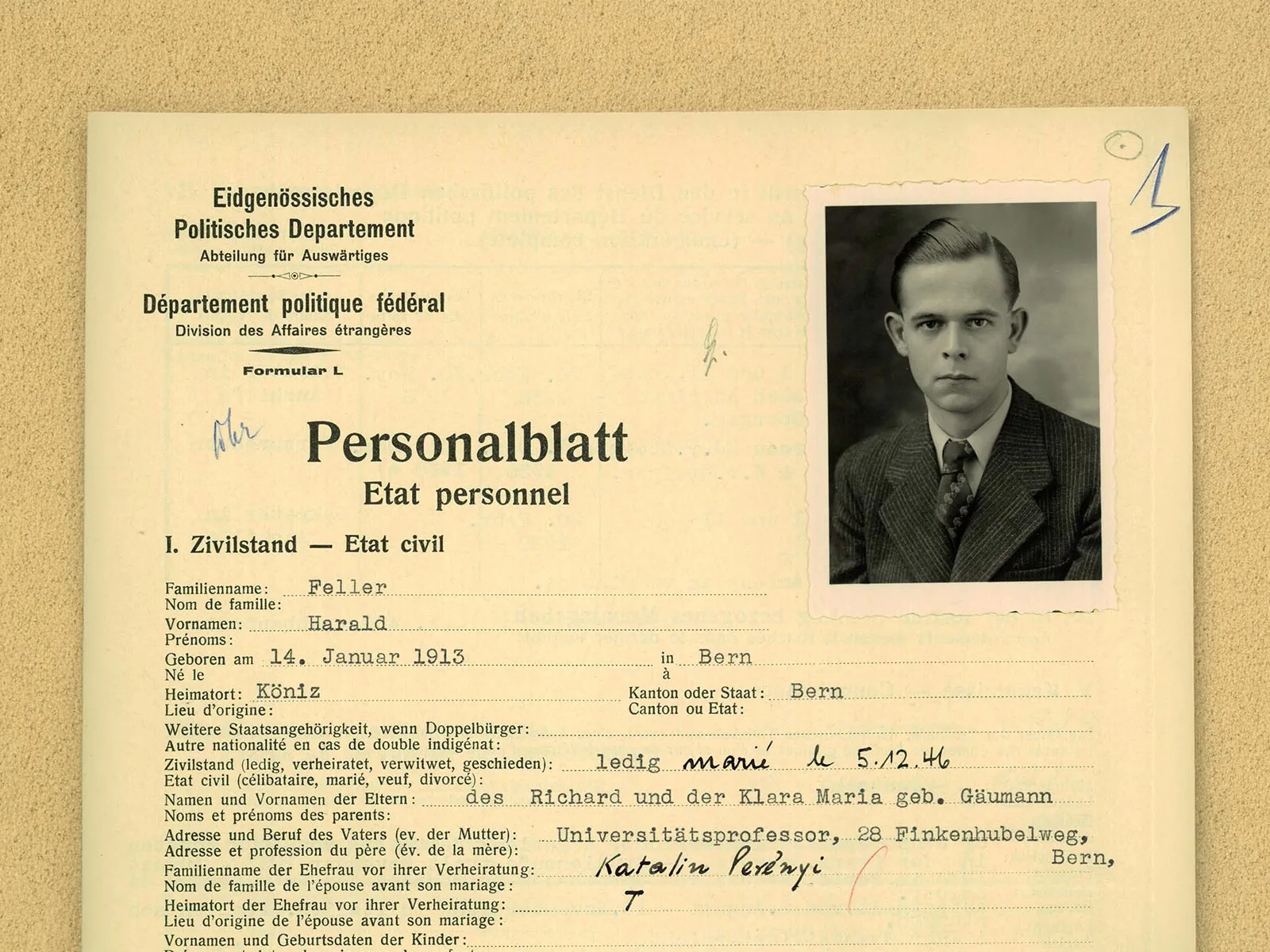 Harald Feller est entré en 1939 dans le service diplomatique. En 1943, il a été transféré à Budapest où il a été enlevé par des Soviétiques en février 1945.
