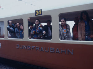 En 1977, une délégation autochtone se rendit en Suisse pour porter ses préoccupations auprès d’un large public. Au programme, une excursion sur le Jungfraujoch.