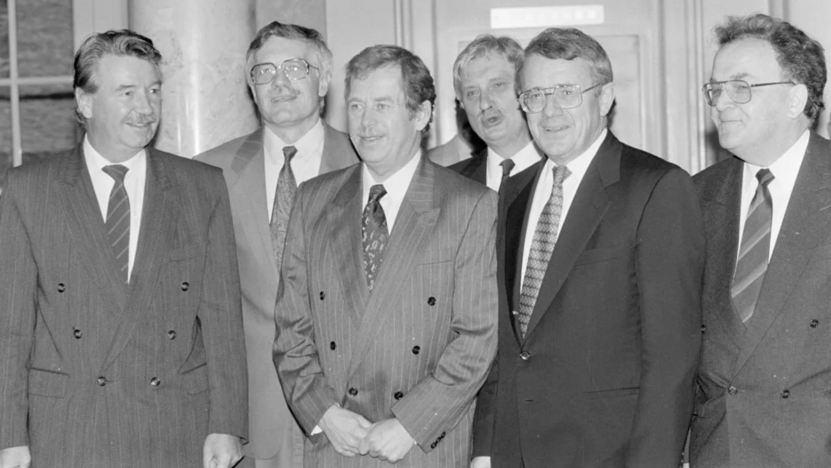 Von links: René Felber, Václav Klaus, Václav Havel, Jiří Dienstbier, Arnold Koller, Otto Stich.