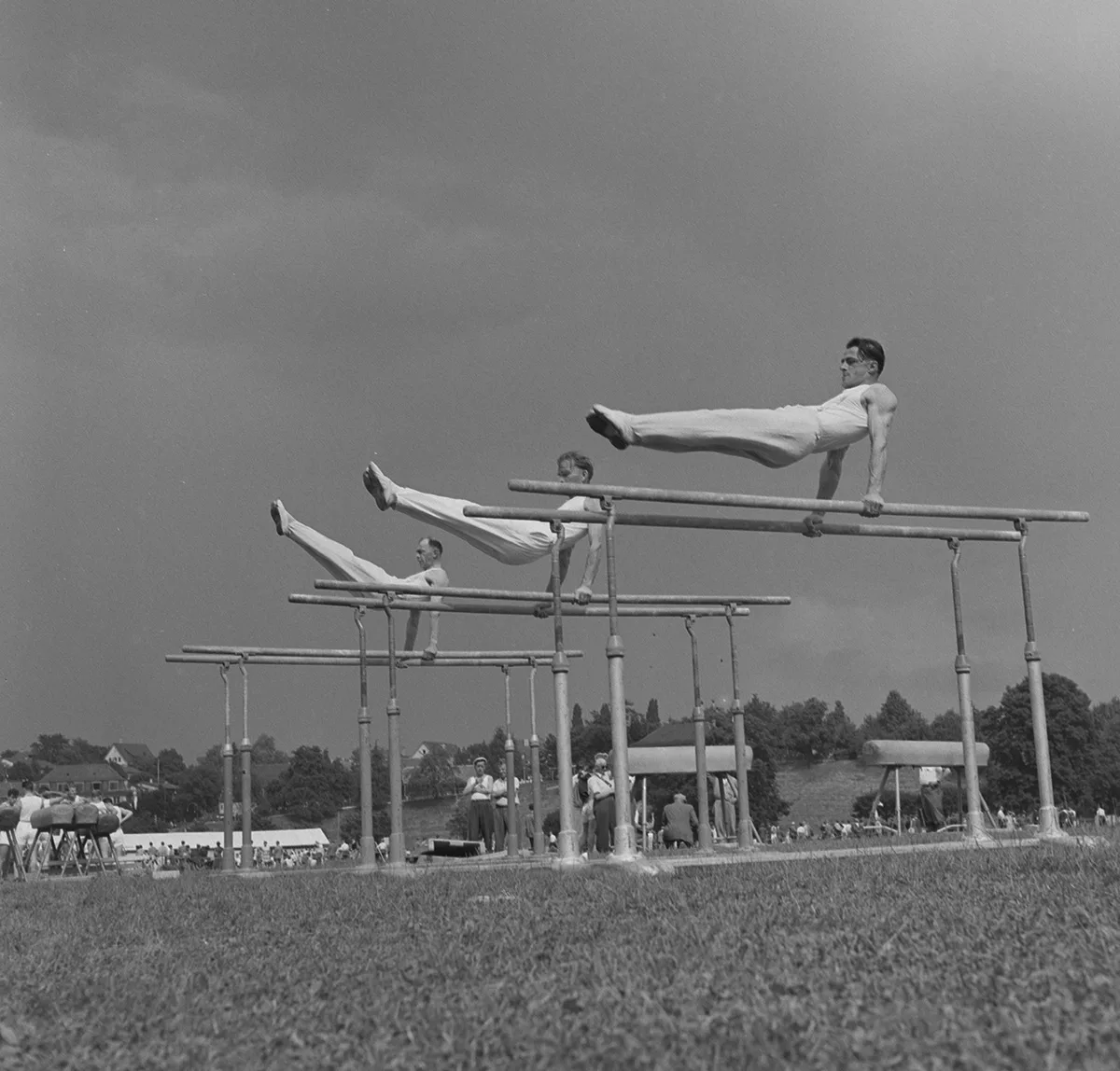 Geräteturnen wie hier am Turnfest von Sonvilier 1955 wurde vom Bund finanziell unterstützt. Nicht aber die Sportart Biathlon.