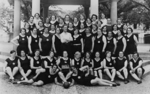 Le short de gymnastique, symbole d’égalité entre les sexes: gymnastes de la SATUS de Wiedikon dans les années 1930.
