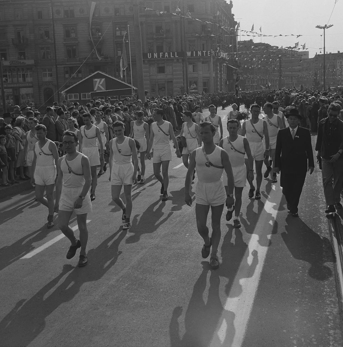 Umzug beim Eidgenössischen Turnfest 1955 in Zürich.