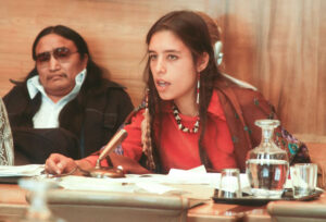Winona LaDuke, 18 ans à l’époque, prit également la parole lors de la conférence de l’ONU à Genève.