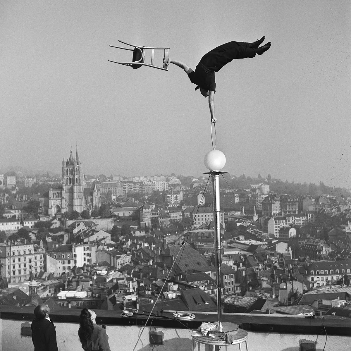 Artiste Unus high above the old town of Lausanne.
