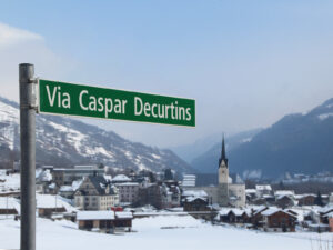 Une rue porte son nom à Trun (GR), mais ce n’est pas tout: Caspar Decurtins a laissé des traces encore bien visibles dans la culture politique de la Surselva.