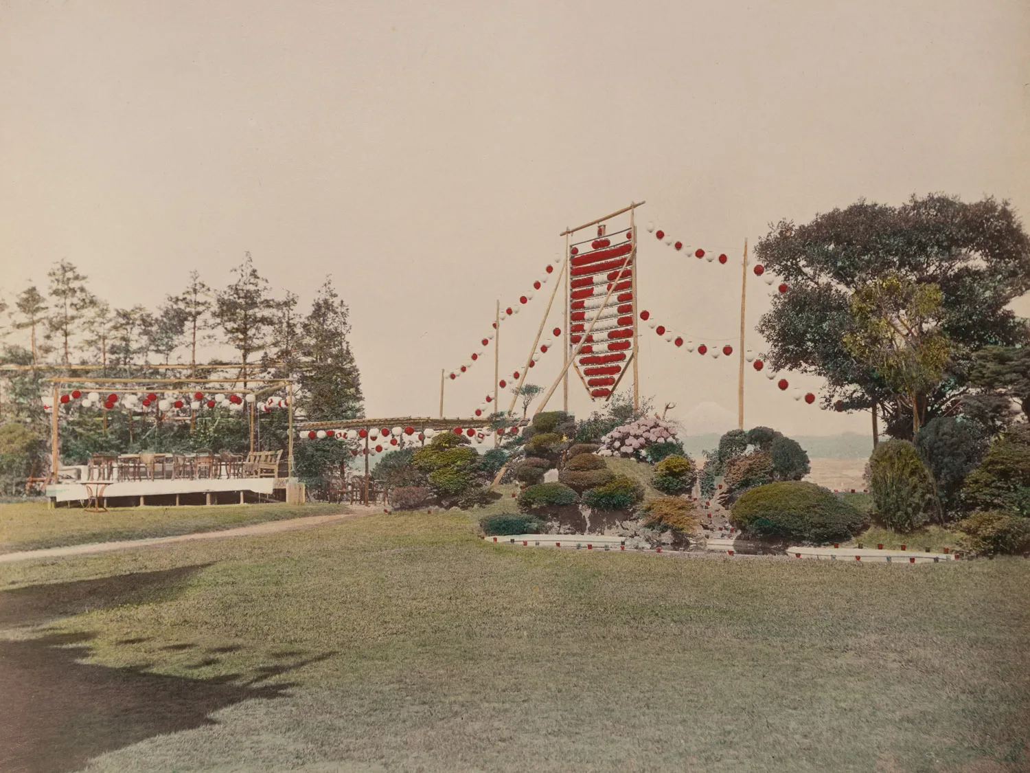 Auch in Yokohama wurde der Schlacht bei Sempach gedacht: Die Schweizer Diaspora traf sich am 9. Juli 1886 bei der geschmückten Villa Basilea, wo eine Festwirtschaft eingerichtet wurde.