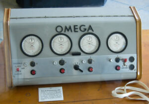 Chronographe entièrement automatique d’Omega, 1948. Les quatre chronomètres ont été déclenchés par le pistolet de départ et arrêtés à l’aide de photocellules.